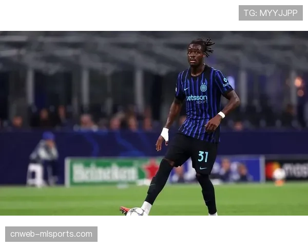 萨勒尼塔纳训练课重点演练五后卫阵型，备战对阵国米